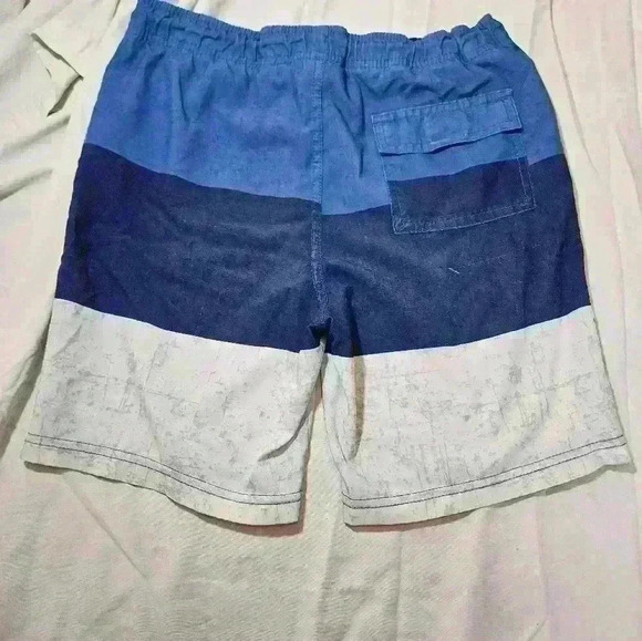 Swim Trunks ๐โโ๏ธ Boy's size 7/8 ๐โโ๏ธ Blue Striped - Picture 2 of 4